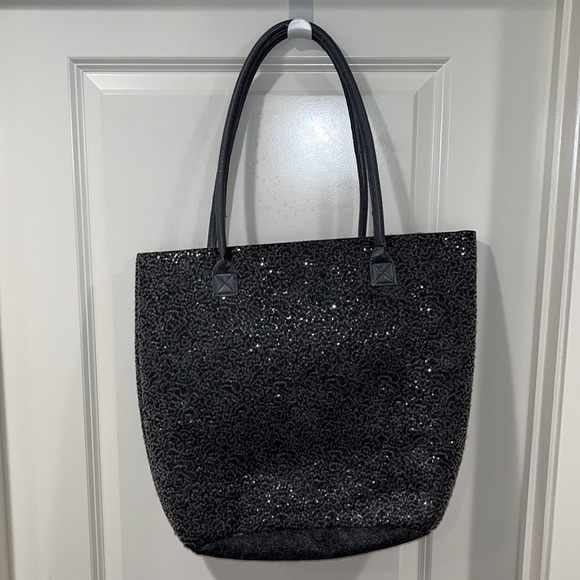 New with details Chico’s Sequin handbag Tote, Gray with Red Interior - Picture 2 of 13